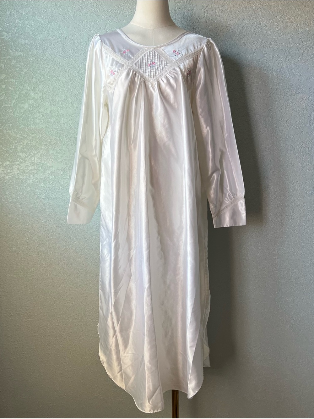 Vintage Barbizon White Satin Nightgown Floral Embroidered Lace Cottagecore M